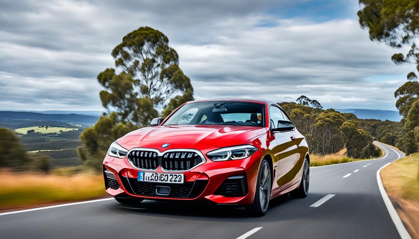 Erster Blick auf das BMW 230i Coupé 2022 in Melbourne Red